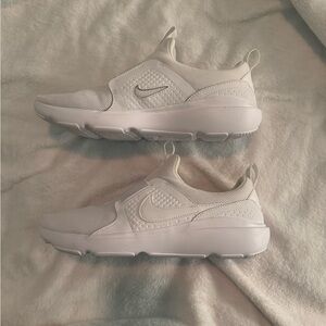 Nike Kids Cream Slip-On Sneakers